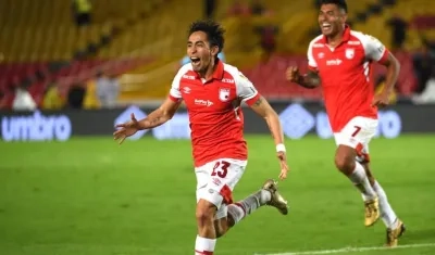 Fabián Sambueza celebrando el segundo gol santafereño.