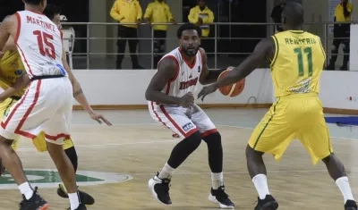 Luis Jacabo es el líder encestador de los Titanes. 