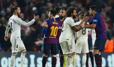 Los dos clubes deben seleccionar una fecha para el partido. 