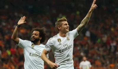 La celebración del alemán Toni Kroos (derecha).