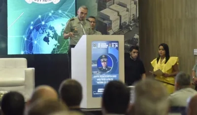 El general Óscar Atehortúa, Director Nacional de la Policía.