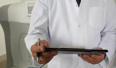 El médico fue hallado culpable por un juez de Bogotá.