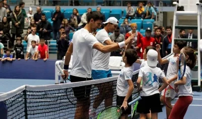 Novak Djkovic y Rafael Nadal durante la inauguración del centro de tenis.