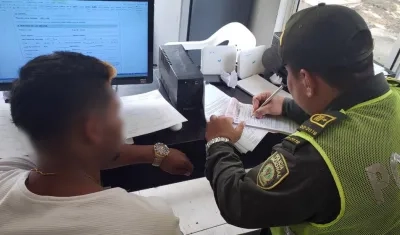 Mal llamados influencers recibiendo comparendo