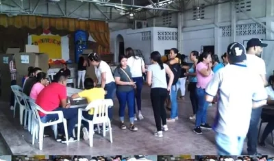 Ciudadanos votando en el municipio de Baranoa.