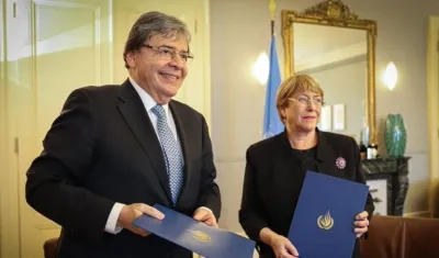 Carlos Holmes Trujillo y Michelle Bachelet.