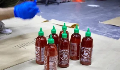  Los agentes encontraron la droga en los frascos de salsa de chile.