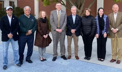 El Alcalde de Barranquilla, Alejandro Char (izquierdo).