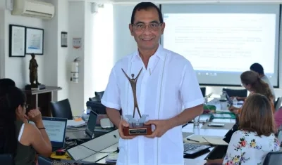 El rector de Unisimón, José Consuegra Bolívar.