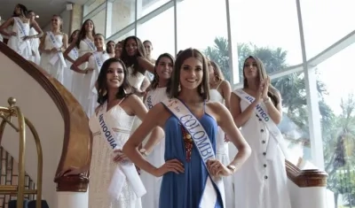La señorita Colombia Gabriela Tafur junto a las 22 candidatas de esta edición.