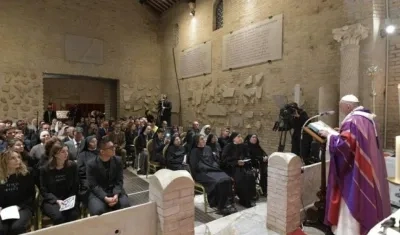 El Papa celebró la Santa Misa por los difuntos en las Catacumbas de Santa Priscila en la Via Salaria de Roma.