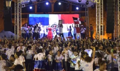 Los dominicanos orgullosos con el récord alcanzado.