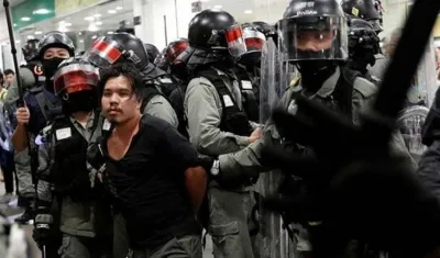 La Policía controló la situación en un centro comercial.