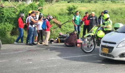 La mujer murió en el lugar de los hechos.