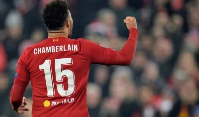 Chamberlain celebrando uno de los goles.