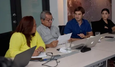 Comisiones de empalme de administración entrante y saliente.