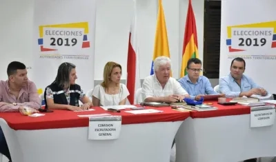 Comisión Escrutadora Departamental presidida por Luis Camilo Osorio.