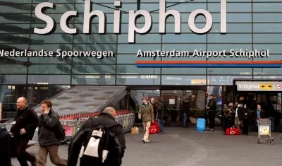 Vista general de la entrada principal del aeropuerto Schiphol en Amsterdam (Holanda).