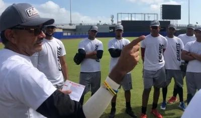 Daniel Mavarez, pitching coach de los Gigantes. 