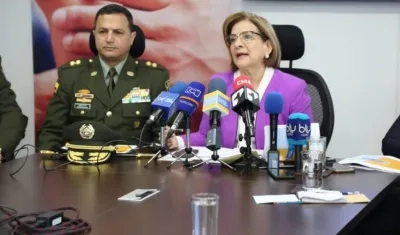 El general Norberto Mujica y la ministra de Justicia, Margarita Cabello.