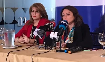 La agente especial de Electricaribe, Ángela Rojas, y Natasha Avendaño, superintendente de Servicios;