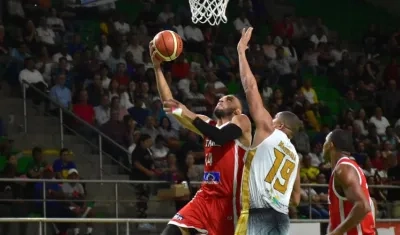 Jhon Hernández, poste de Titanes.