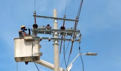 Electricaribe reubicará redes y postes del circuito Pumarejo.