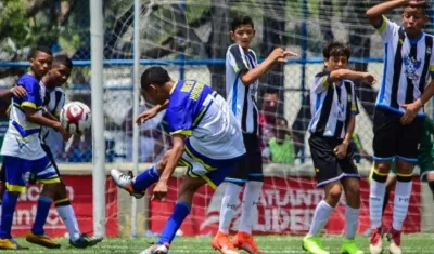 Acción de juego de un partido de la Caribe Champions. 