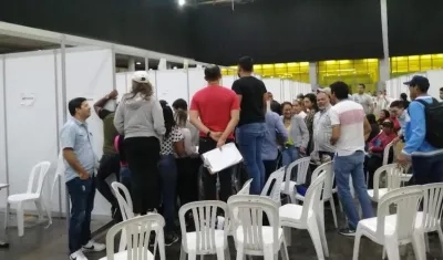 Testigos electorales atentos a los escrutinios.