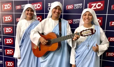 Las hermanas Hellen Michelle, María Alejandra y Ana María, Comunicadoras Eucarísticas.