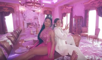 Las cantantes Nicki Minaj y Karol G.