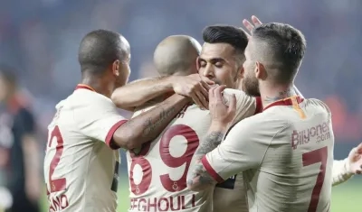 Jugadores del Galatasaray celebran un gol. 