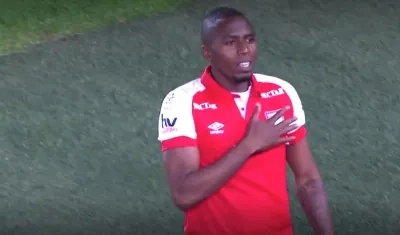 Maicol Balanta celebrando el segundo gol santafereño.