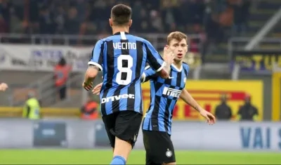 Matías Vecino celebra su anotación. 