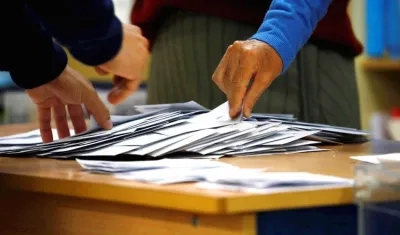 Recuento de votos en colegios electorales.