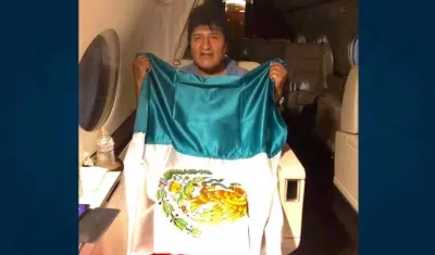 Evo Morales viajando rumbo a México.