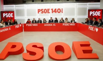 El secretario general del PSOE, Pedro Sánchez (c), preside la reunión de la Comisión Ejecutiva Federal celebrada este lunes en la sede de Ferraz. 