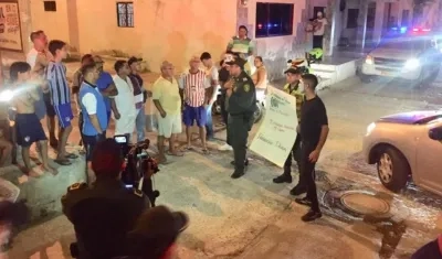 Policía realiza recomendaciones a la comunidad.