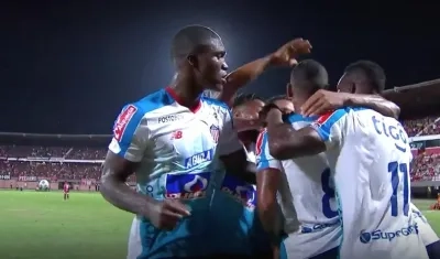 Jugadores del Junior celebrando el gol de Freddy Hinestroza.