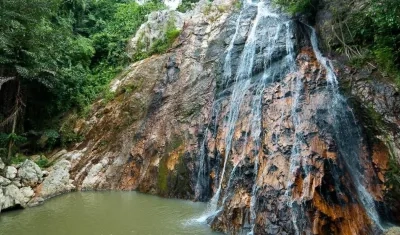 Cascada en la isla tailandesa de Ko Samui.