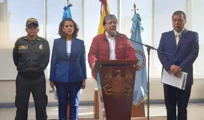 Rueda de prensa de este lunes a la que asistieron los ministros del Interior y Defensa, el Director de la Policía y el Fiscal.