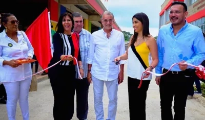 La Ministra, María Victoria Angulo; el Gobernador Eduardo Verano y el Secretario de Educación, Dagoberto Barraza, presidiendo los actos.