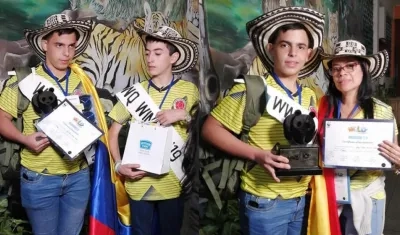 Jorge Arteta y Esteban Álvarez/Jorge Arteta junto a la docente Ligia Torres.