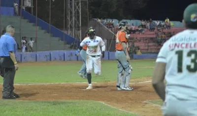 Toros de Sincelejo anotan una carrera ante Gigantes.