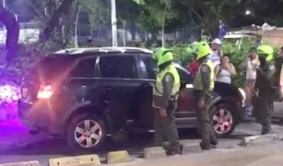 Así quedó el vehículo atacado en la calle Murillo.