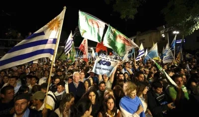Simpatizantes de Luis Lacalle esperando los resultados.