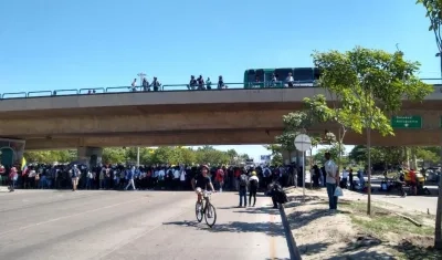 Estudiantes del Sena durante la protesta.
