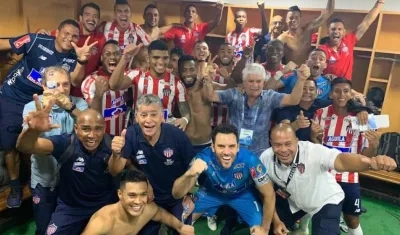 Celebración juniorista al final del partido.