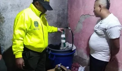 Desmantelan  fábrica de licor adulterado