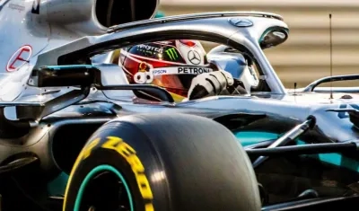 Lewis Hamilton a bordo de su monoplaza. 